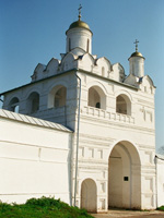 Суздаль. Святые ворота с Благовещенской надвратной церковью.