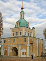 Переславль-Залесский. Надвратная церковь Петра и Павла.