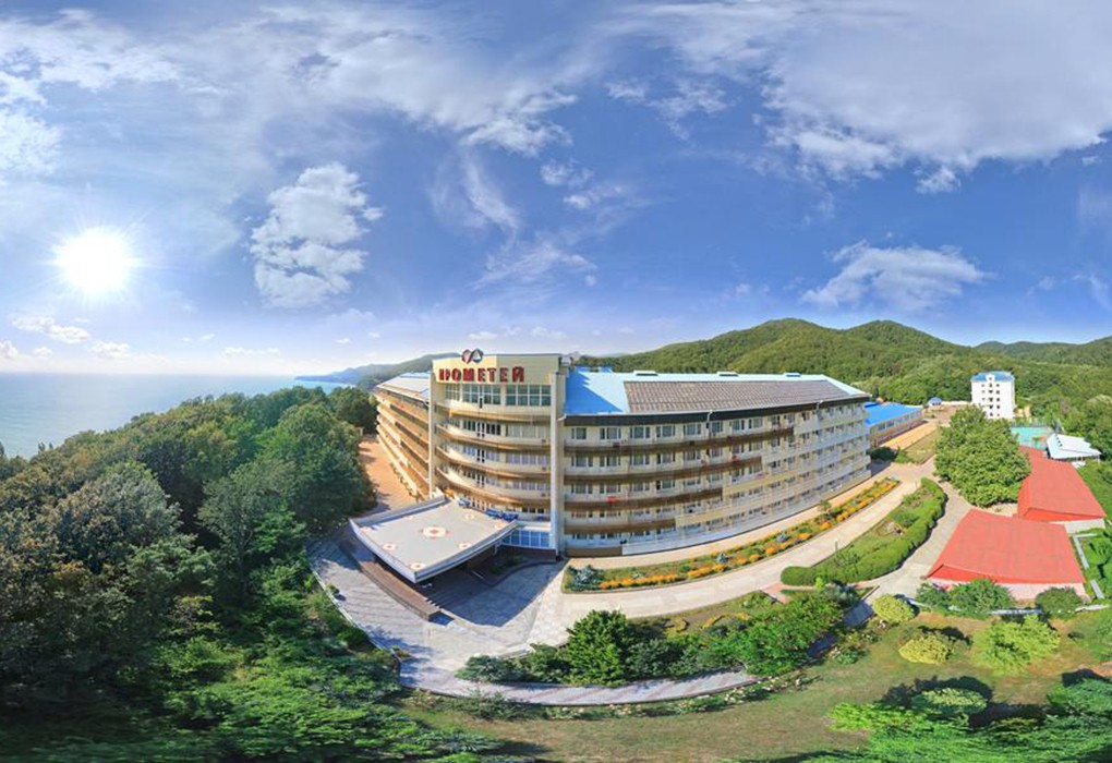 Отель Azimut Прометей Небуг - вид на корпуса и парк