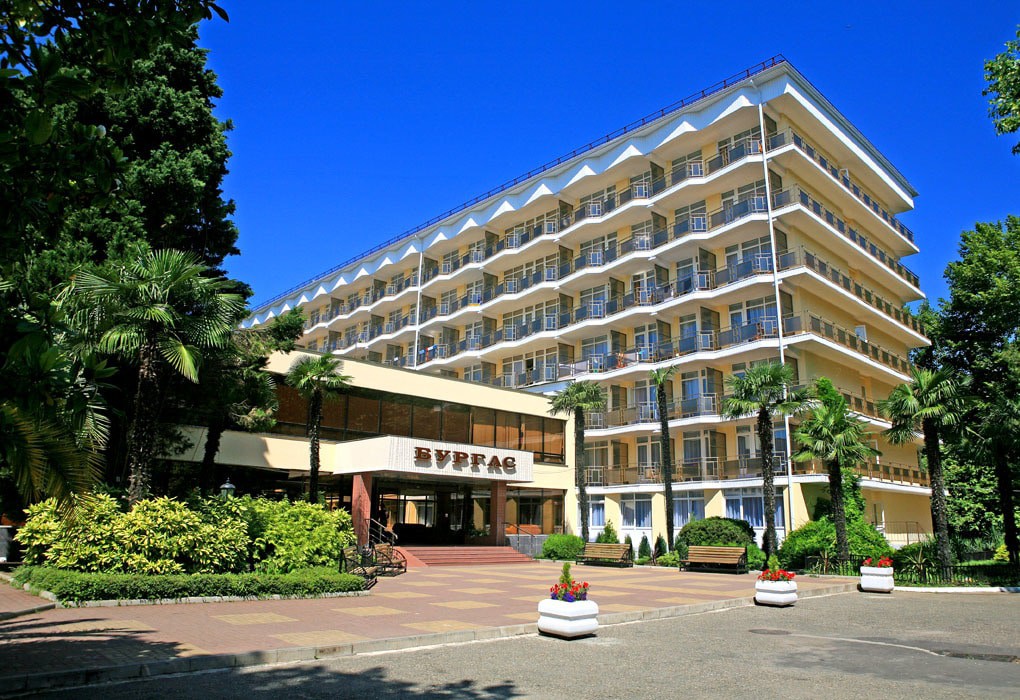 Пансионат Бургас в Адлере - территория и корпуса