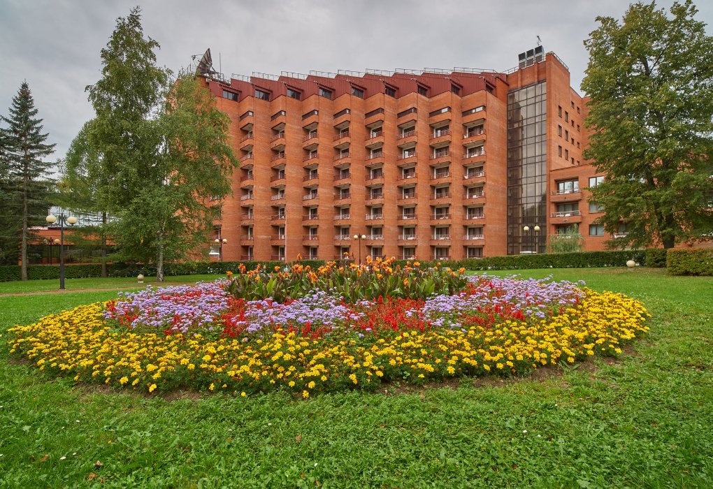 Пансионат Заря в Ступинском районе - территория и корпуса