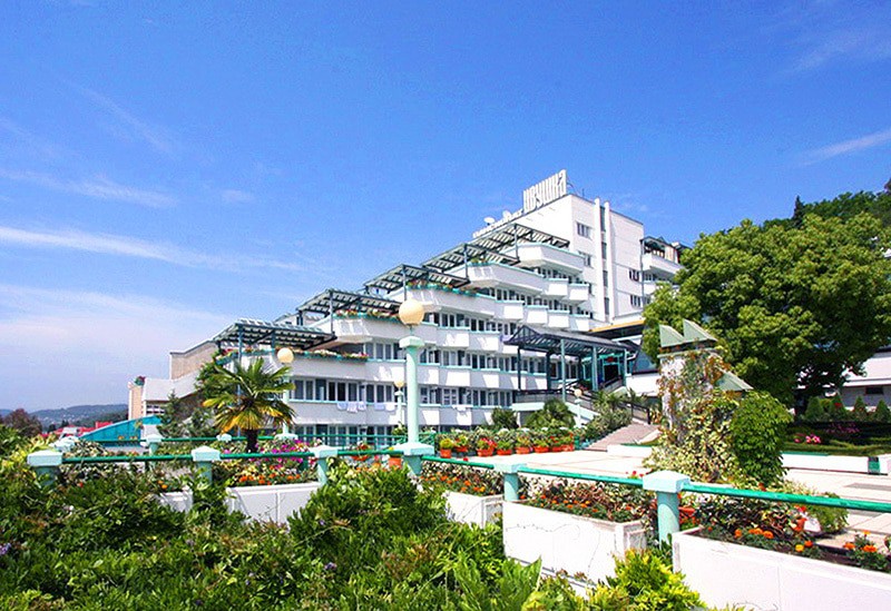 Санаторий Ивушка в Лоо - территория и корпус