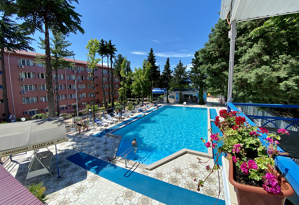 Санаторий Ширак в Лазаревском - вид на корпуса и зеленую территорию